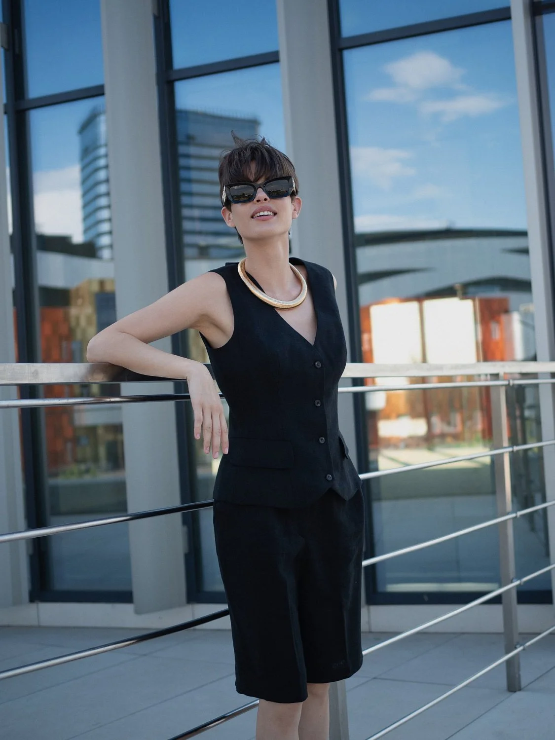 Бермуды льняные цвет черный