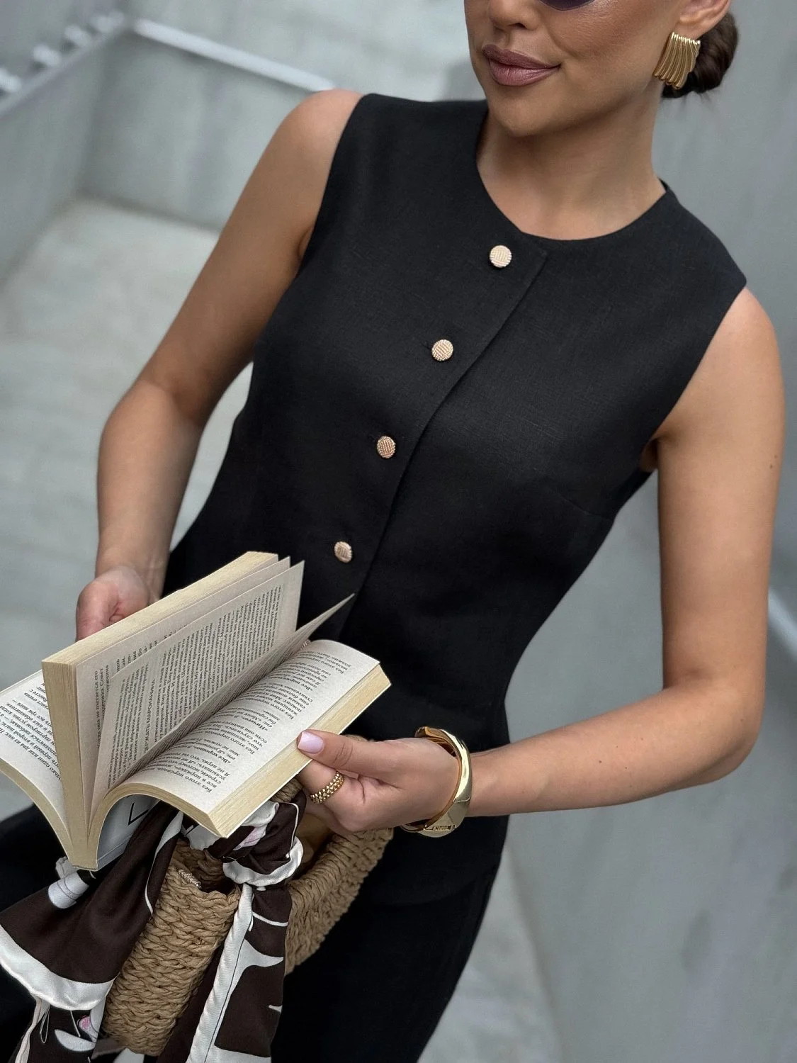 Жилет с круглым горлом цвет чёрный