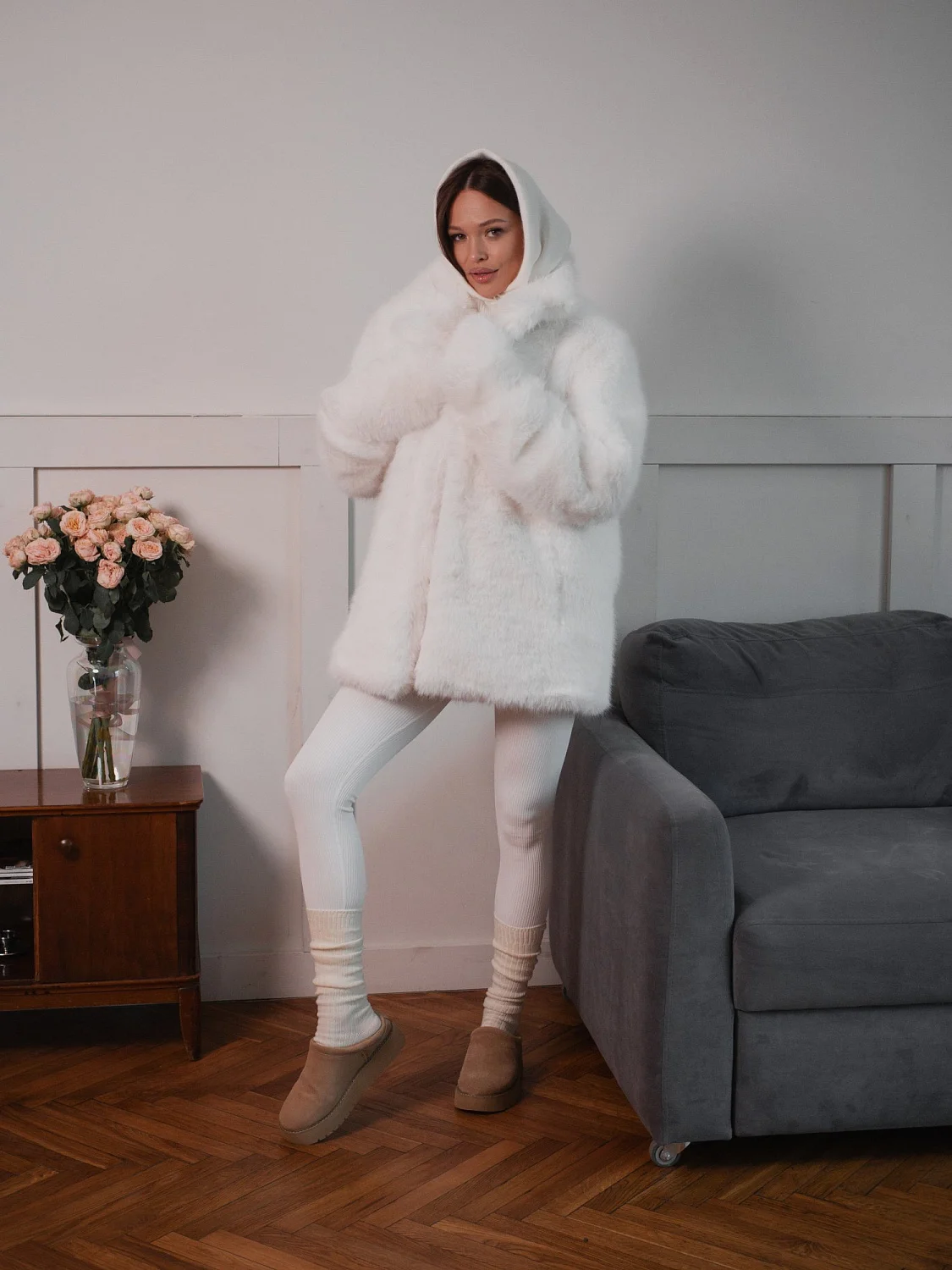 Шуба песец цвет белый