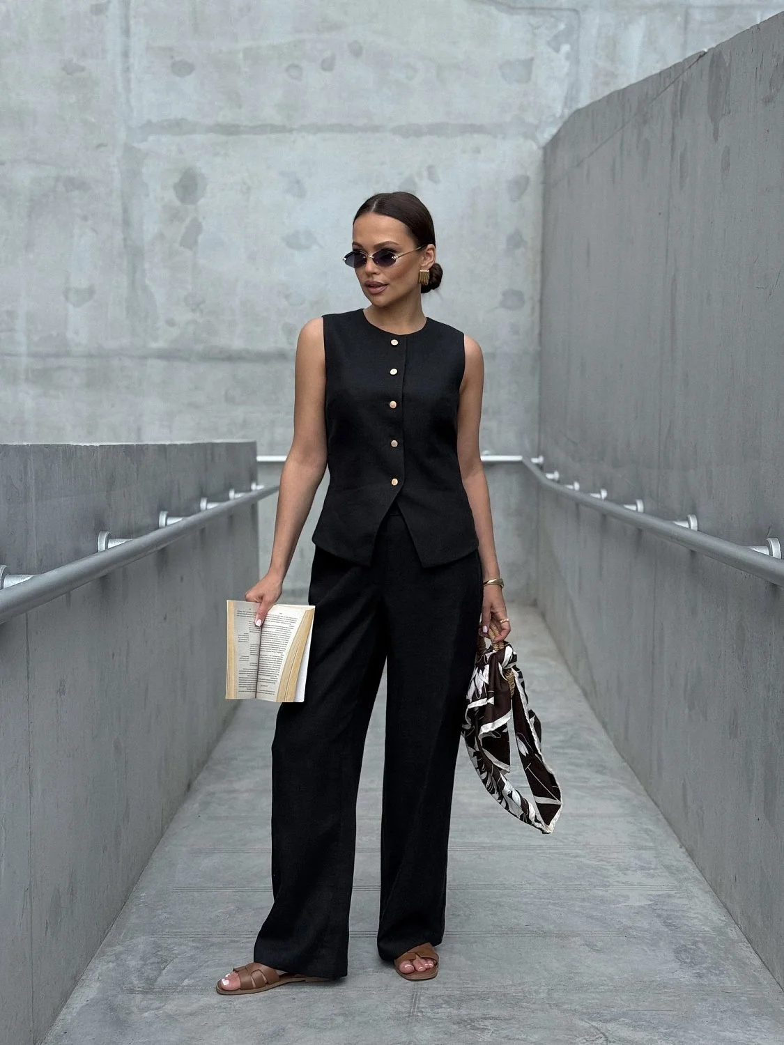 Жилет с круглым горлом цвет чёрный