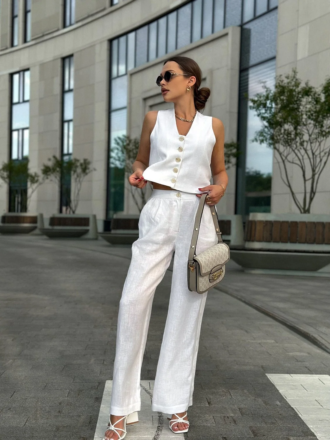 Костюм с жилетом цвет Белый  (жилет и брюки можно купить отдельно)