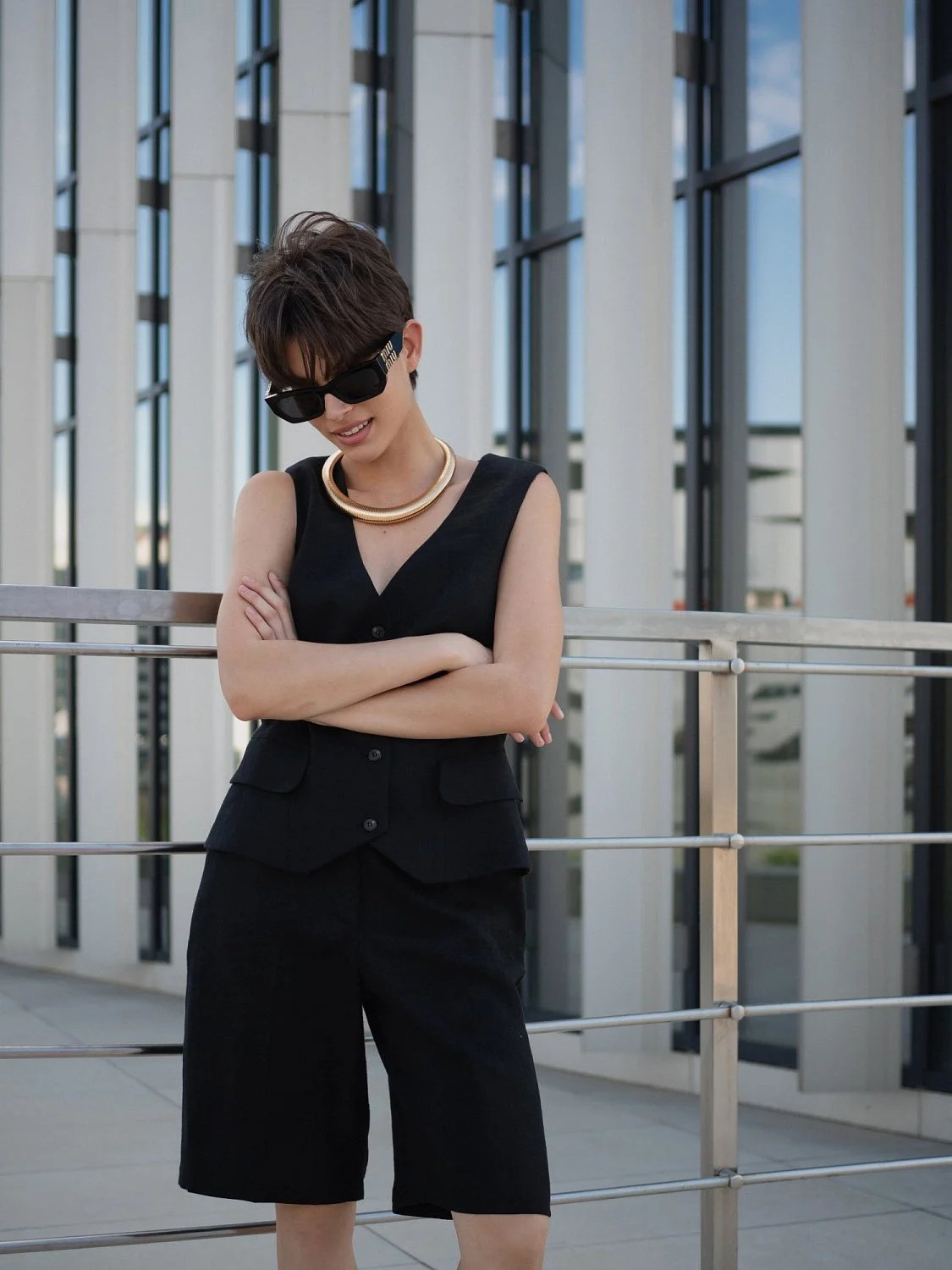 Бермуды льняные цвет черный