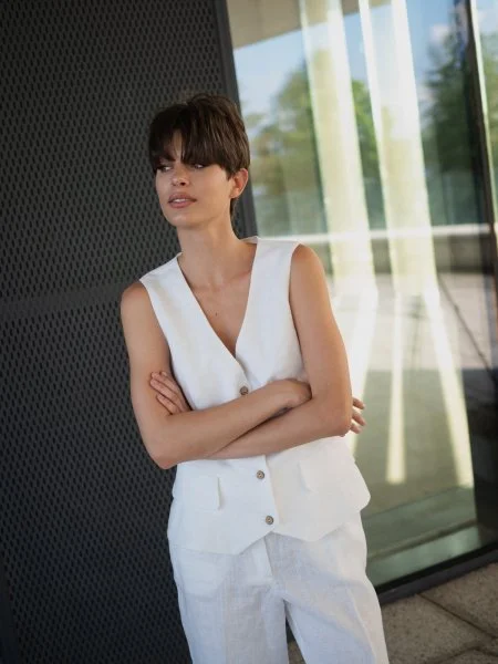 Жилет льняной цвет белый - в фирменном магазине спортивной одежды Brillante.by